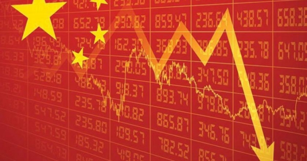 Chinese stocks fall more than 2% on growth fears