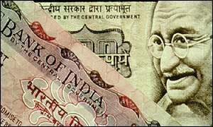 الروبية الهندية تهبط إلى أدنى مستوياتها التاريخية امام الدولار