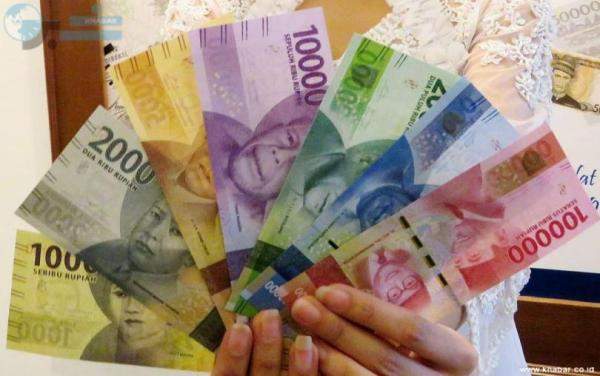 الروبية الإندونيسية تتراجع إلى أدنى مستوى لها مقابل الدولار منذ 2015